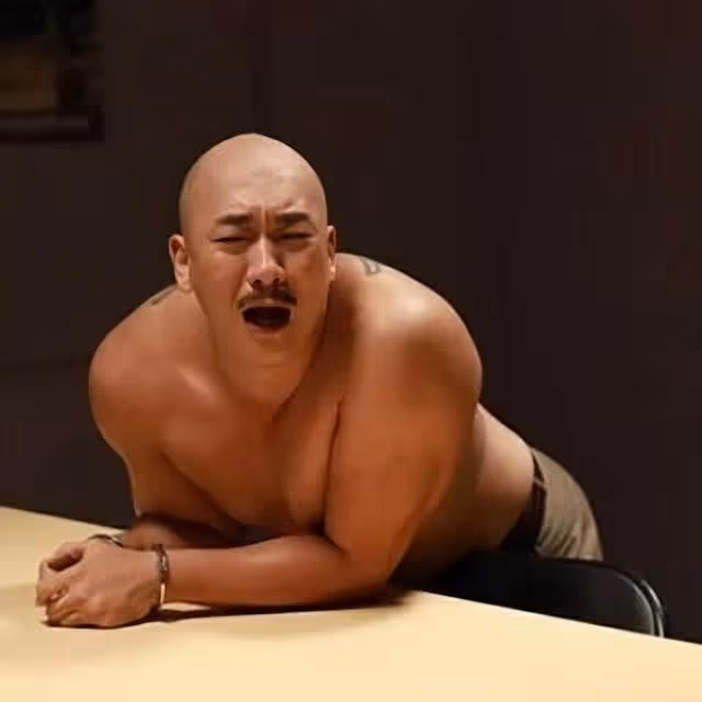 突發!TVB知名男星在內地拍戲不慎受傷,被落地燈擊中血流不止