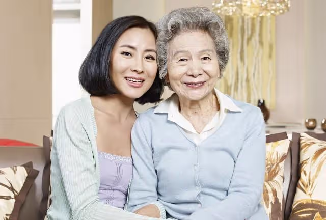 我58歲，給小兒媳帶孩子，每月工資2000元，大兒媳勃然大怒