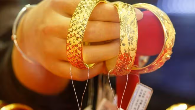 帶孫子3年,兒媳給買了3個金鐲子,兒媳和親家的對話,婆婆如夢方醒