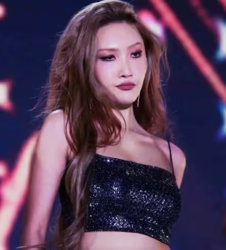 韓星華莎涉演出淫亂罪，在校慶摸下體被家長告發，已牽連多名藝人