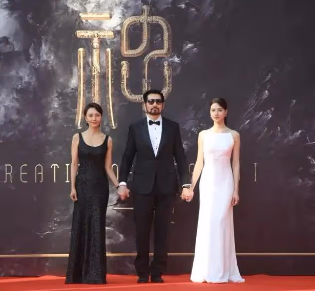 《封神》舉行首映禮,女主角娜然現場表演舞蹈,近照撞臉迪麗熱巴