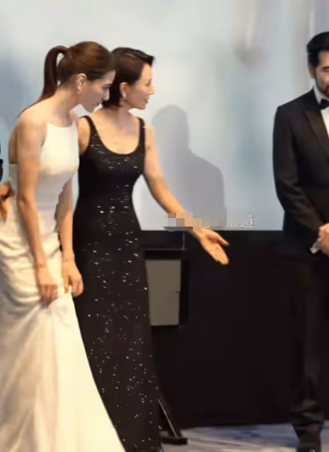 《封神》舉行首映禮,女主角娜然現場表演舞蹈,近照撞臉迪麗熱巴