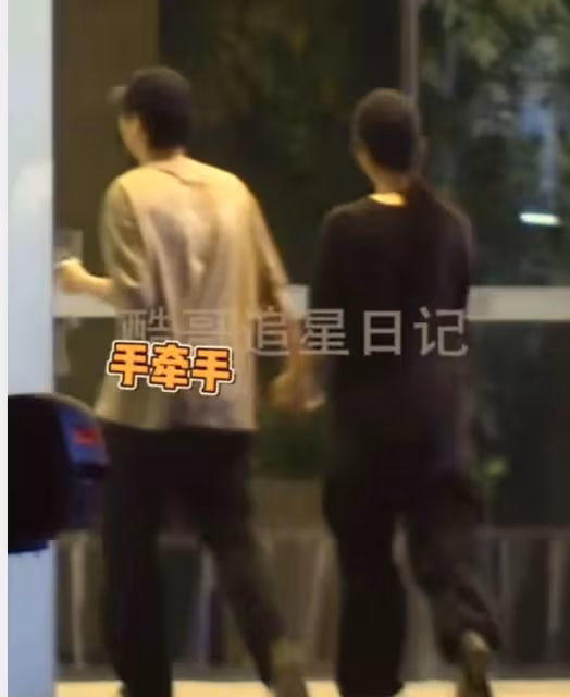 秦俊傑毛曉慧戀情曝光,牽手回酒店舉止親密,前女友楊紫又被提起