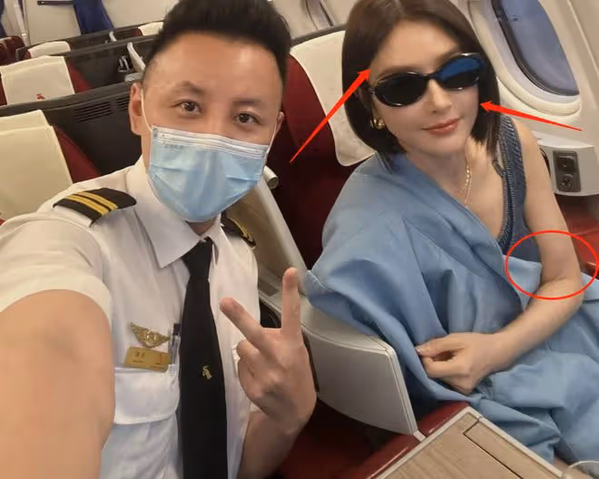 秦嵐坐飛機被偶遇,生圖皮膚蠟黃小臂贅肉多,未摘墨鏡被疑耍大牌