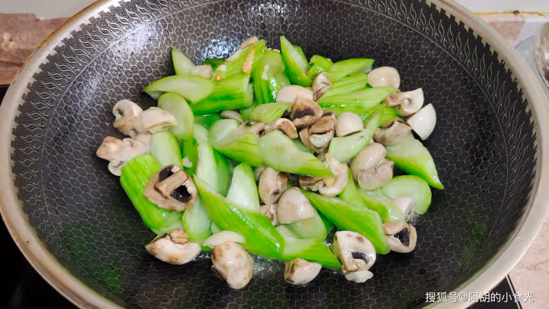 絲瓜和它絕配!花小錢,就能吃到「夏天補鉀第一菜」,伏天流汗多必吃菜