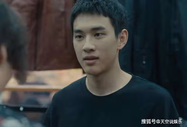 《追光的日子》物質還是陪伴?王放的叛逆,對賈坤來說不過是個作精