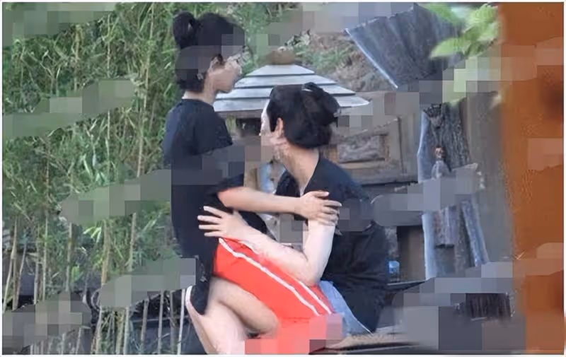 秦俊傑新女友為《神鵰》小龍女,整個模仿劉亦菲,跟楊紫沒法比