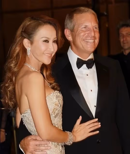 李玟媽媽畢業於北大醫學部,堅持搶救女兒,坎坷成長經歷隨之曝光