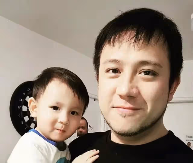香港知名男星妻子被曝懷四胎,夫妻倆多次鬧離婚,房事依舊和諧