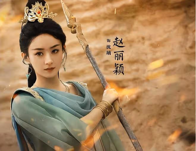 趙麗穎同友人聚會，素顏甜笑少女感足，揮手與小朋友互動好可愛