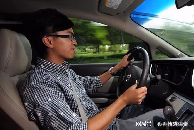 故事：父親再三交代我回村不能開車，參加鄰居喜宴後，我才明白了