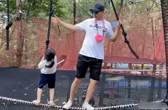 40歲高雲翔近況曝光,經濟拮据頭髮鬍子白了不少,越來越女性化