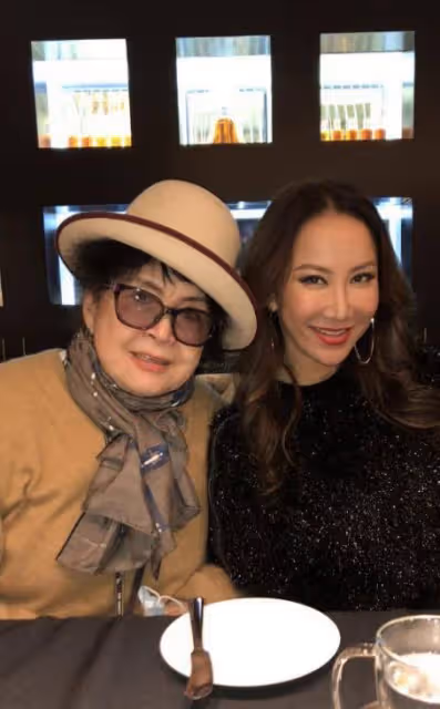 李玟頭七,兩個姐姐現身殯儀館,大姐二姐反應大不同引質疑