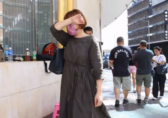 7月11日,李玟頭七,倆姐姐反應大不同!
