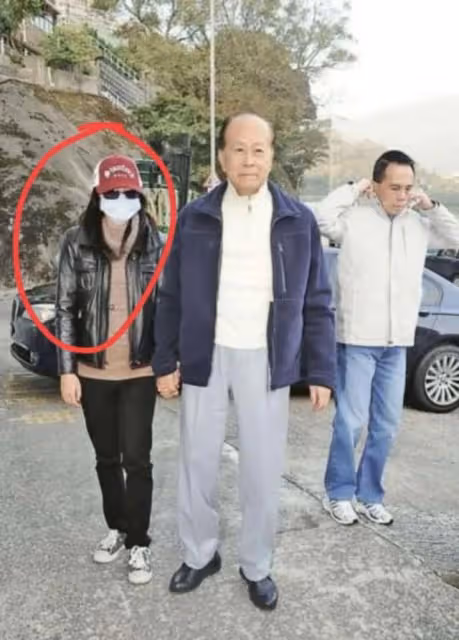 27歲百億身家，香港「最牛富三代」李思德，或成爺爺李嘉誠接班人