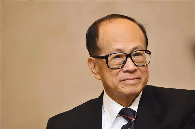 27歲百億身家，香港「最牛富三代」李思德，或成爺爺李嘉誠接班人