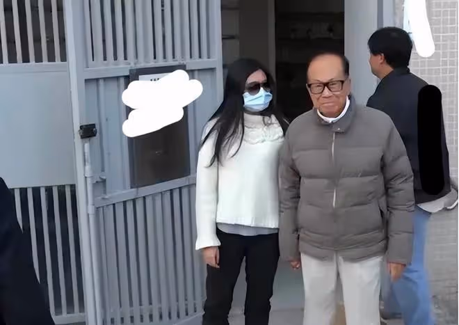 27歲百億身家，香港「最牛富三代」李思德，或成爺爺李嘉誠接班人