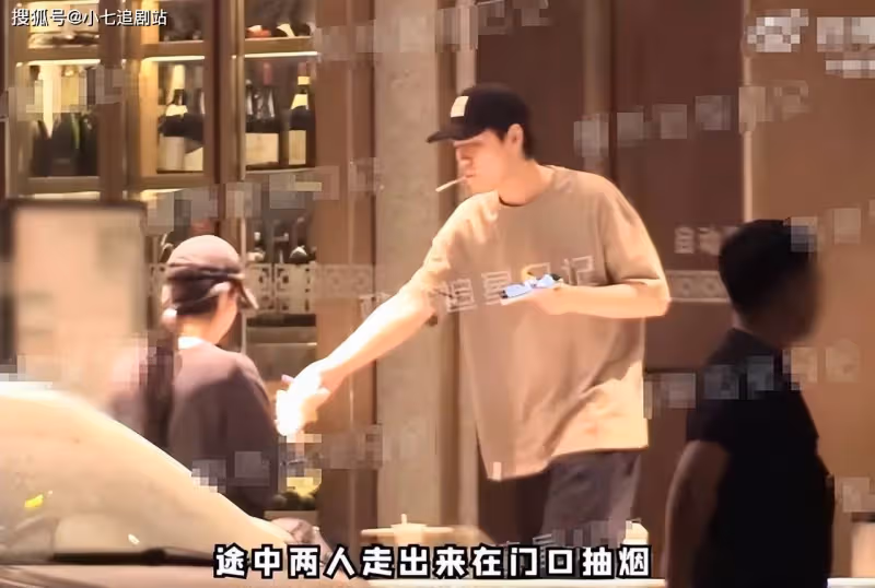 秦俊傑新戀情曝光,女友是新小龍女,被嘲無人塌房作品只有前女友