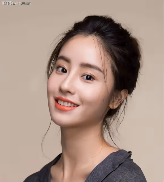 秦俊傑新戀情曝光,女友是新小龍女,被嘲無人塌房作品只有前女友