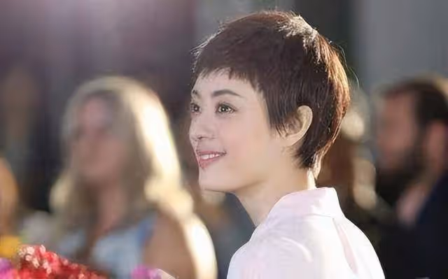 主持人問孫儷:「你收入這麼高,為什麼不給父親買房?」