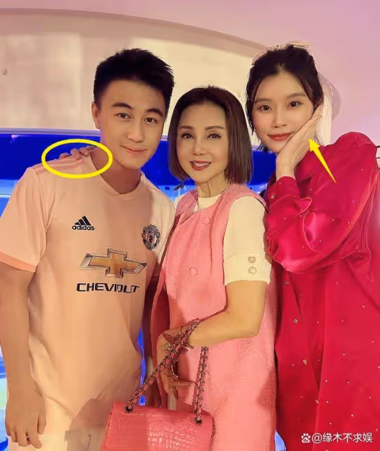 何猷君何超欣游日本,何超欣美女閨蜜作陪,住6000元一晚酒店!