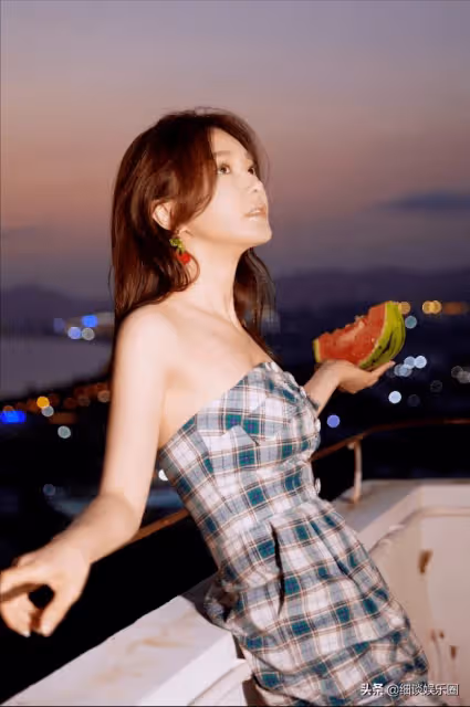 被黃曉明無情分手，與陸川和平分手，如今，她過得怎麼樣？
