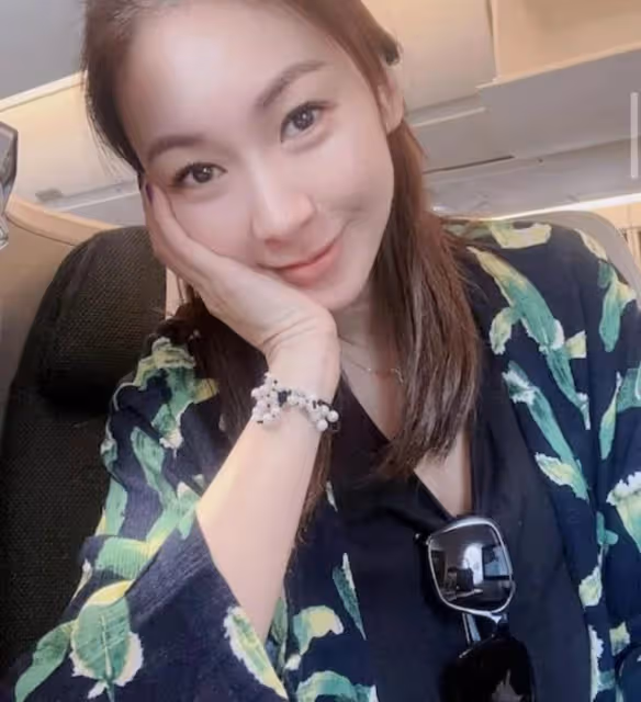 曾因平胸耿耿於懷!TVB女星隆胸13年從不後悔,今變自信愛曬身材