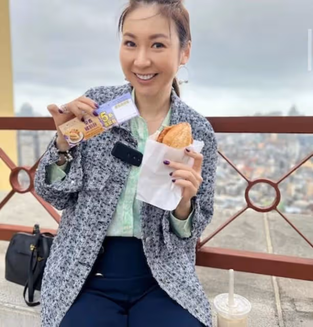 曾因平胸耿耿於懷!TVB女星隆胸13年從不後悔,今變自信愛曬身材