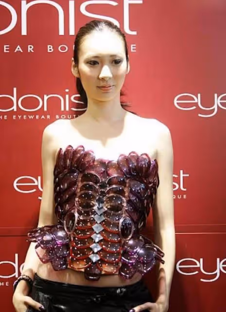 曾因平胸耿耿於懷!TVB女星隆胸13年從不後悔,今變自信愛曬身材
