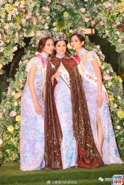 前港姐謝嘉怡激罕派福利！池邊三點式曬火辣身材 郭柏妍都心心眼