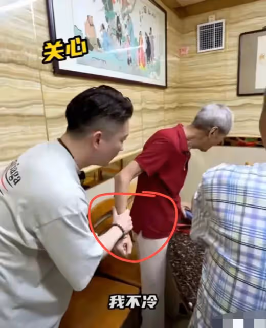 曹雲金:請87歲老恩師田立禾吃飯,一見面就彎腰主動扶著老師胳膊