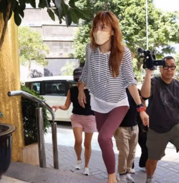 李玟頭七: 丈夫爭產未出現,二姐口碑崩壞,僅親姐殯儀館處理後事