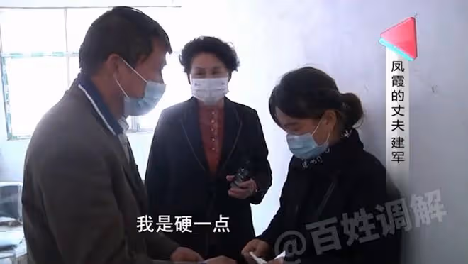 妻子工作時與送貨司機嬉戲打鬧,丈夫查監控後直言:她不著調