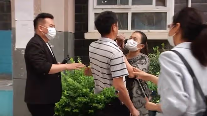 女子結婚21年孤寂難耐,後悔直言低質量的婚姻,還不如高傲的單身