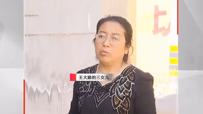 84歲婆婆,被兒子兒媳拒之門外2年,小姑子打抱不平卻遭鄰居怒斥
