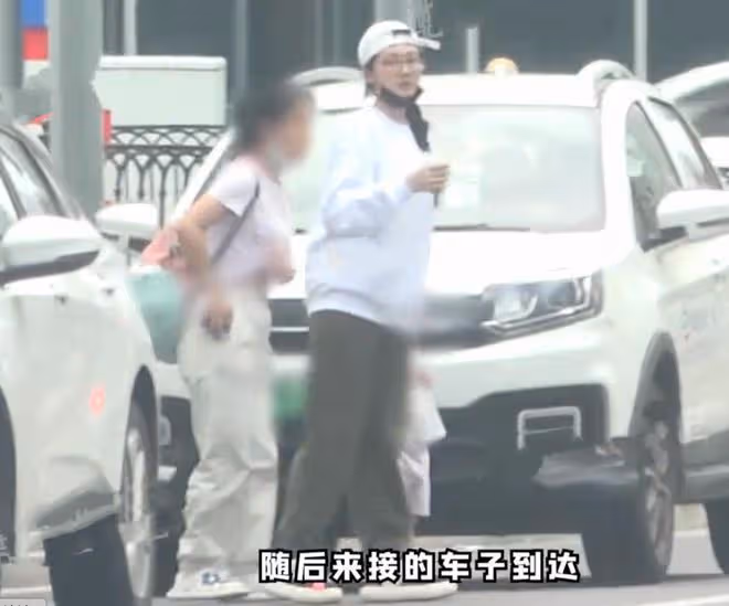 鄭愷喜得三胎再添實錘！苗苗已入住月子中心，獲女兒看望穿著厚實