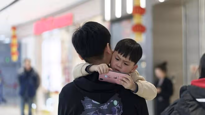 公公半夜給兒媳發信息，兒媳苦不堪言：還回去過，我是有多不要臉