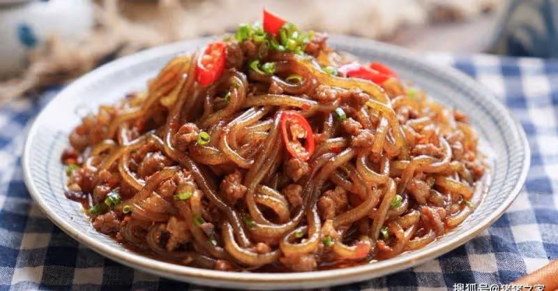 粉條這樣做太好吃了，不粘鍋不起坨，爽滑勁道，吃著特別香超下飯~