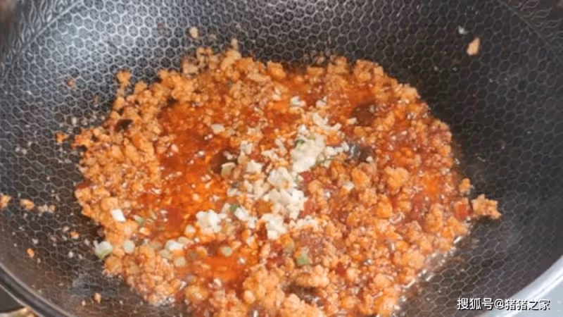 粉條這樣做太好吃了，不粘鍋不起坨，爽滑勁道，吃著特別香超下飯~