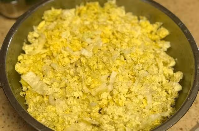 特色美食海參素菜包子,口感豐富美味,比白皮包子吃起來更健康~