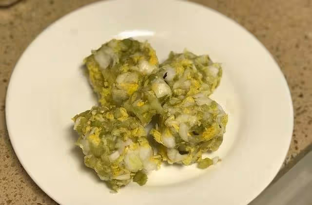 特色美食海參素菜包子,口感豐富美味,比白皮包子吃起來更健康~