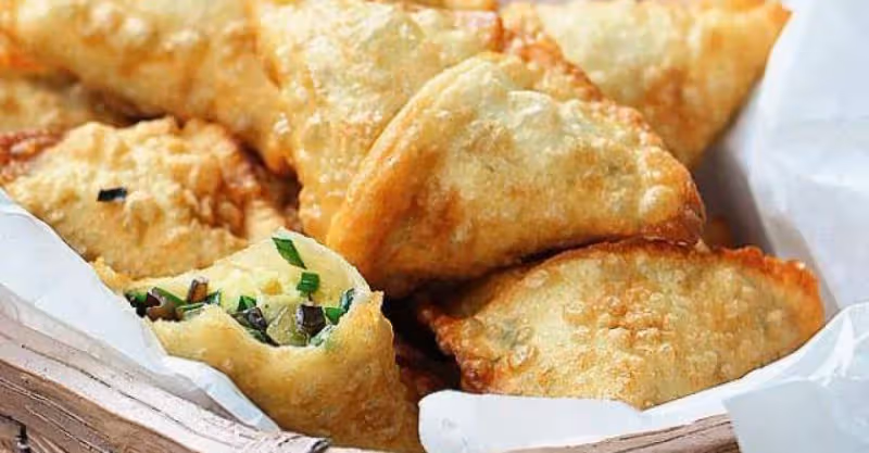 特色小吃炸菜角，皮酥餡鮮味道香~