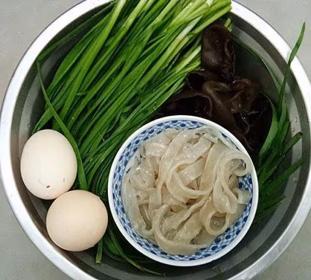 特色小吃炸菜角，皮酥餡鮮味道香~