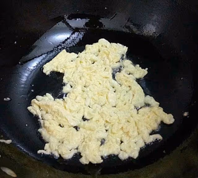 特色小吃炸菜角，皮酥餡鮮味道香~