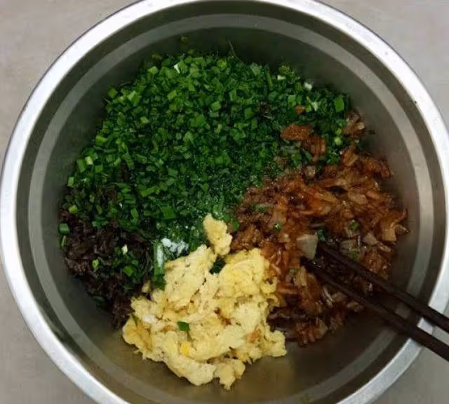 特色小吃炸菜角，皮酥餡鮮味道香~