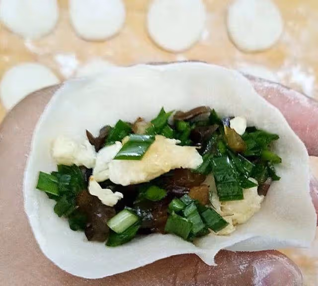特色小吃炸菜角,皮酥餡鮮味道香~