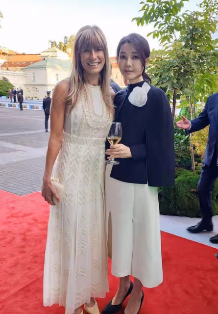 立陶宛北約峰會晚宴!韓國夫人穿小斗篷真美,布麗吉特穿白裙超嫩