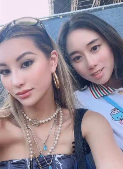 何猷君何超欣日本度假，入住酒店超五千元，頻繁與妹妹出遊惹爭議