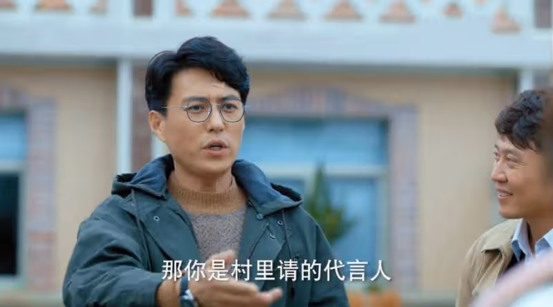 她24歲成名,45歲因「心機小三」全網翻紅,49歲又演起了潑辣村婦