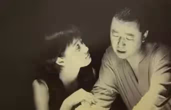 她24歲成名，45歲因「心機小三」全網翻紅，49歲又演起了潑辣村婦